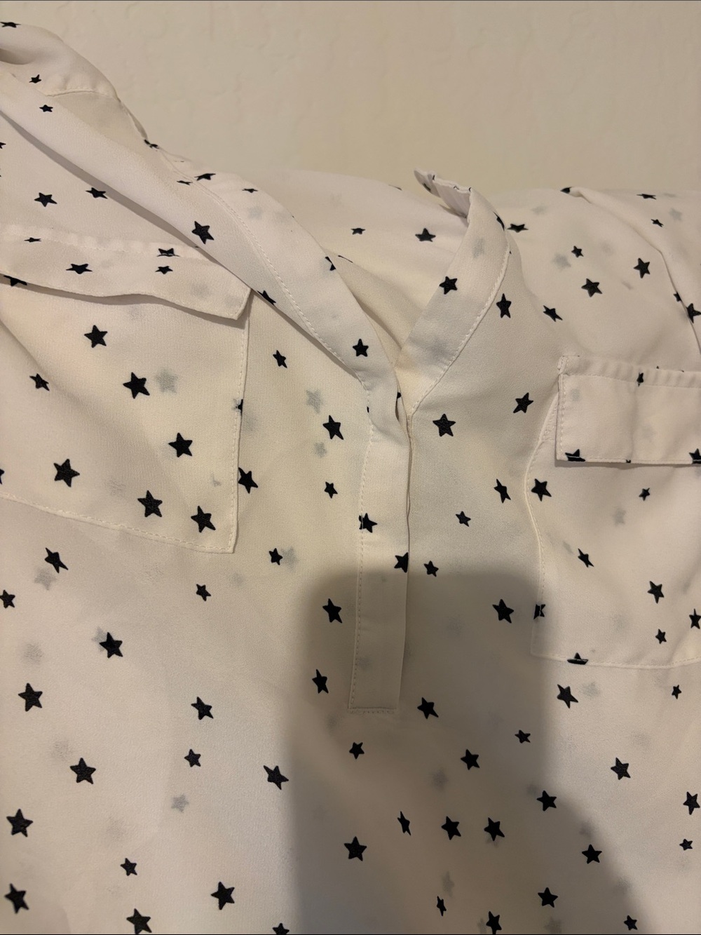 Torrid White Star-Print Buttonless Blouse size 1